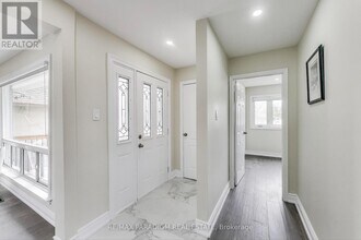 36 Rideout St in Ajax, ON - Building Photo - Building Photo