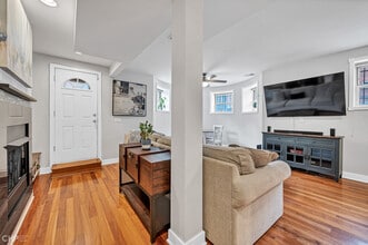 2732 N Kimball Ave, Unit Garden in Chicago, IL - Building Photo - Building Photo