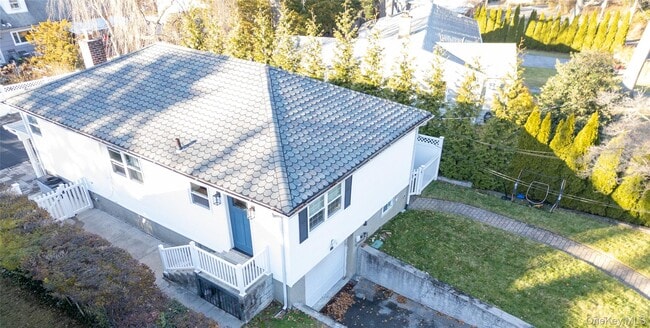275 Longvue Terrace in Yonkers, NY - Building Photo - Building Photo