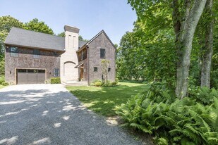 89 Accabonac Rd in East Hampton, NY - Building Photo