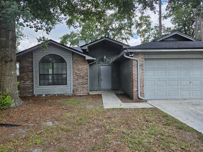 3939 Hunters Lake Cir W