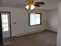 Sullivan Street Garden Apartments in Oshkosh, WI - Building Photo - Interior Photo