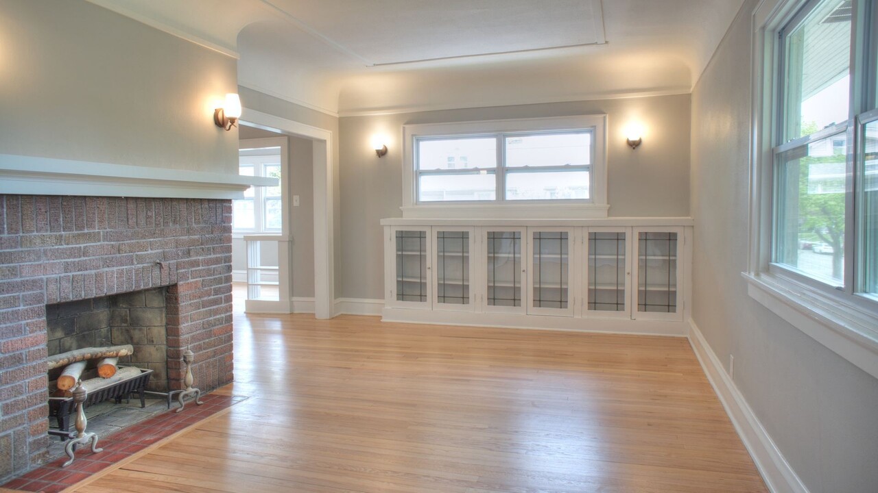 2863 N Frederick Ave in Milwaukee, WI - Foto de edificio
