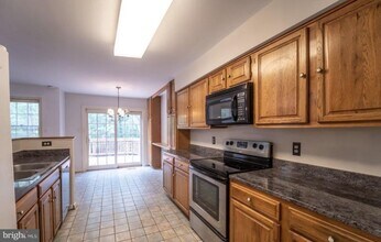 7709 Rockledge Ct in West Springfield, VA - Building Photo - Building Photo