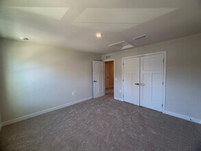 18347 Centennial Cir in Ruther Glen, VA - Foto de edificio - Building Photo