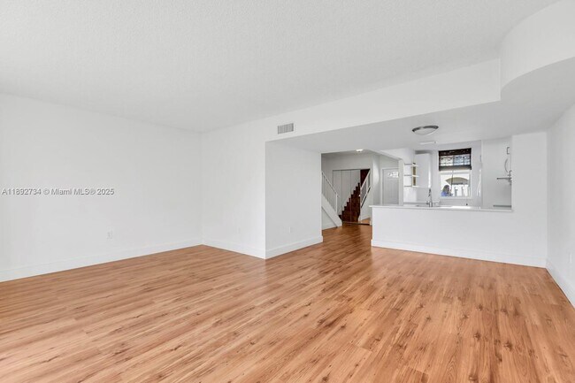 1655 NE 115th St, Unit 40-B in Miami, FL - Building Photo - Building Photo