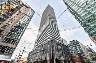 25 Richmond St E in Toronto, ON - Building Photo