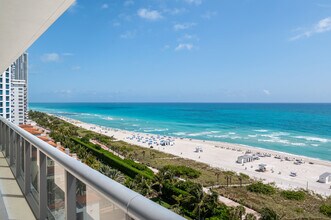 5875 Collins Ave, Unit 1202 in Miami, FL - Building Photo - Building Photo