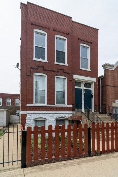 property at 1222 N Campbell Ave