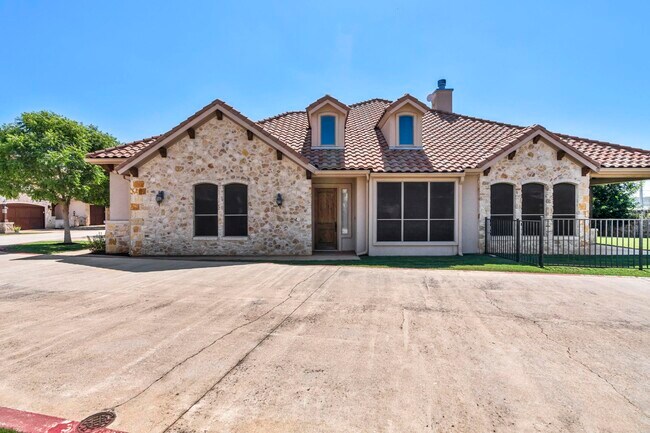 307 Enclave Cir in Horseshoe Bay, TX - Building Photo - Building Photo