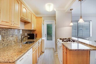 65 Washington Ave in Miami Beach, FL - Foto de edificio - Building Photo