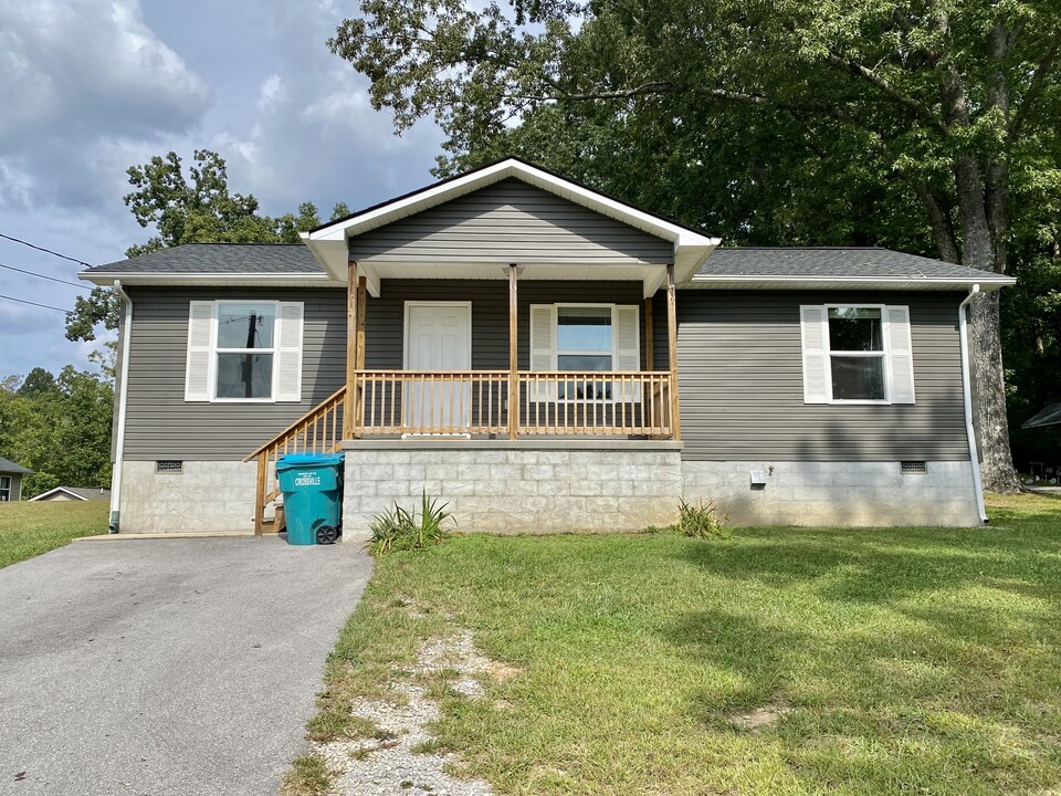 111 County Seat Rd in Crossville, TN - Building Photo