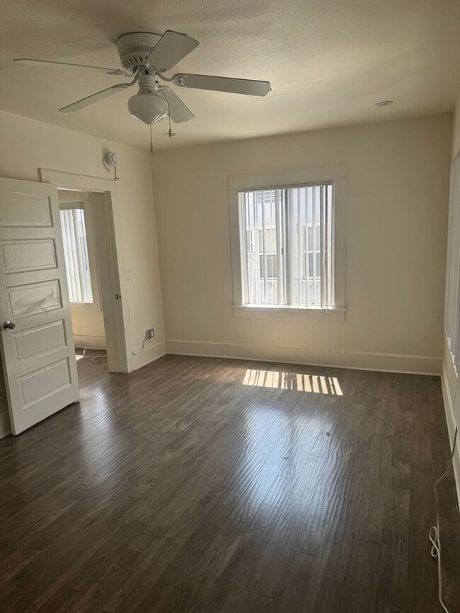 131 W 22nd St in Los Angeles, CA - Building Photo - Building Photo
