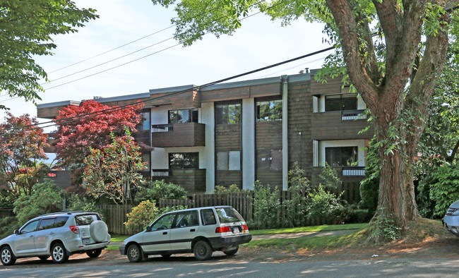 Landmark Manor in Vancouver, BC - Building Photo - Building Photo