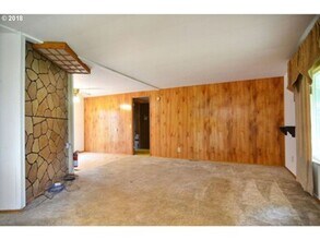 95070 Ayres Ln in Junction City, OR - Building Photo - Building Photo