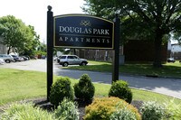 Building Photo - Douglas Park Apartamentos in Louisville, Kentucky