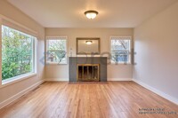 5225 SE Raymond St in Portland, OR - Foto de edificio - Building Photo