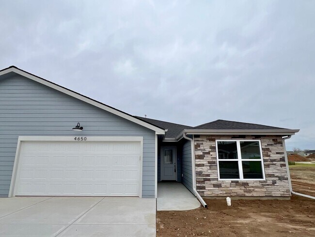 4650 Pierce Dr in Manhattan, KS - Building Photo - Building Photo