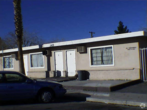 2405 Sunrise Ave in Las Vegas, NV - Building Photo - Building Photo