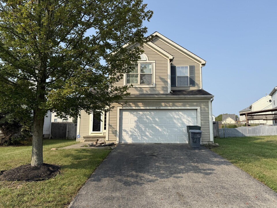 643 Mustang Canyon Dr in Galloway, OH - Building Photo