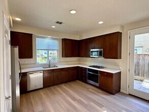 17312 Misty Wds Ln in Lathrop, CA - Building Photo - Building Photo