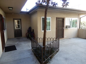 1001 W La Palma Ave in Anaheim, CA - Building Photo - Building Photo