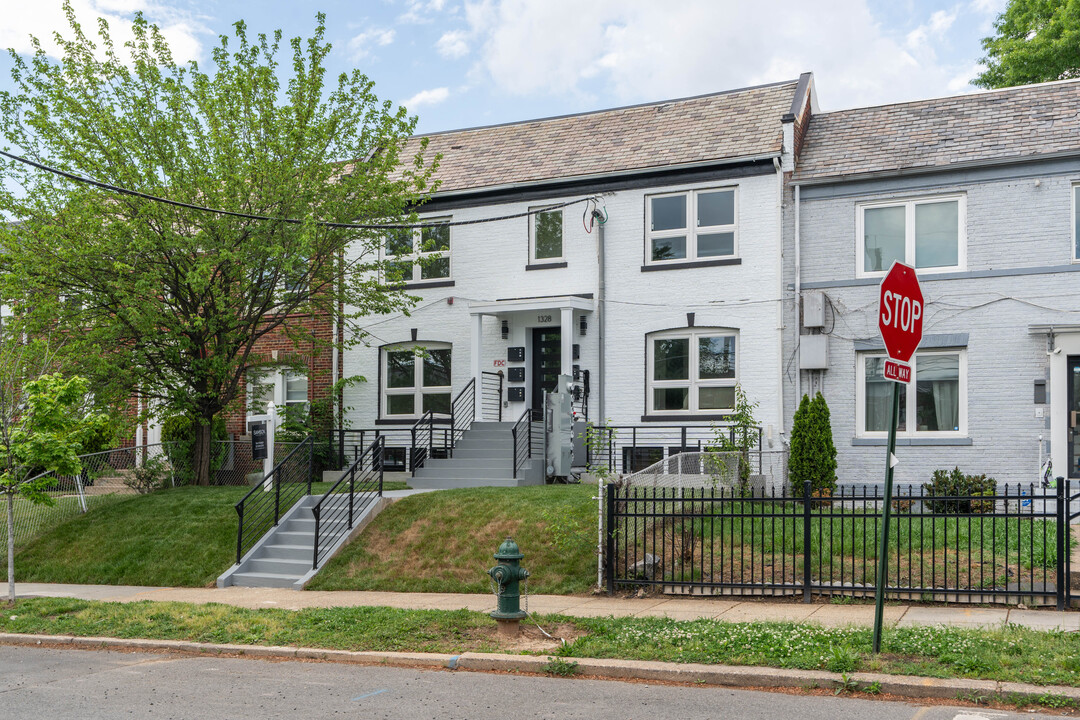 1328 Bryant St NE in Washington, DC - Foto de edificio