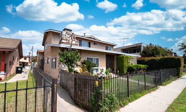 704 Fir Ave in Inglewood, CA - Building Photo - Primary Photo