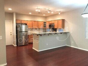 10828 Avenzano St in Las Vegas, NV - Foto de edificio - Building Photo