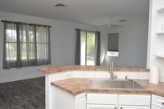 519 NW Ember Way in Jensen Beach, FL - Building Photo - Building Photo