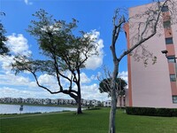 20850 San Simeon Way in Miami, FL - Building Photo - Building Photo