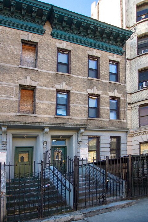 566 W 183rd St in New York, NY - Building Photo