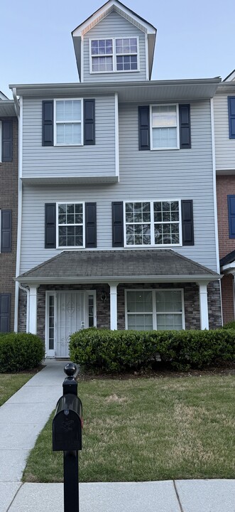6365 Olmadison Pl in Atlanta, GA - Building Photo