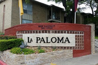 La Paloma Apartments in San Antonio, TX - Foto de edificio - Building Photo