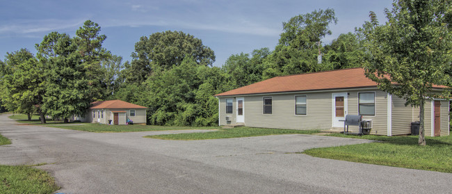 Salem Court Apartment in Clarksville, TN - Foto de edificio - Building Photo