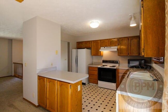 7924 Rock Creek Cir in Omaha, NE - Building Photo - Building Photo