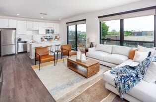 Westley on Broadway in Kansas City, MO - Building Photo