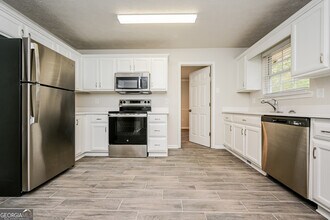 5236 Bailey Dr in Ellenwood, GA - Building Photo - Building Photo