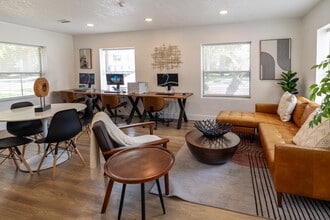 Hampton Ridge Apartments in Jacksonville, FL - Building Photo - Interior Photo