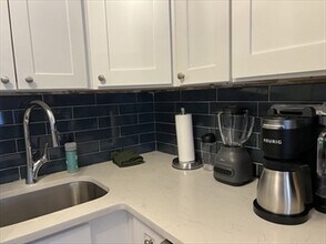 40 Grove St, Unit 3L in Boston, MA - Building Photo - Building Photo