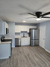 131 Jones Ray Cir in Williston, SC - Foto de edificio - Building Photo