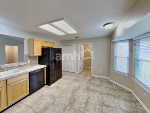 1002 Chapeltown Cir N in Jacksonville, FL - Building Photo - Building Photo