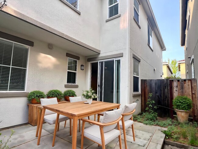 property at 533 Aspen Pl
