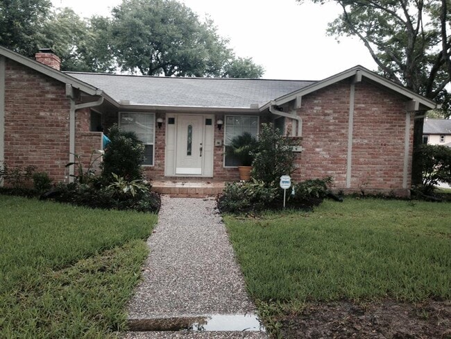 10902 Olympia Dr in Houston, TX - Building Photo - Building Photo