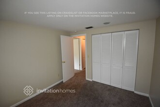 8333 W Pocahontas Ave in Tampa, FL - Foto de edificio - Building Photo