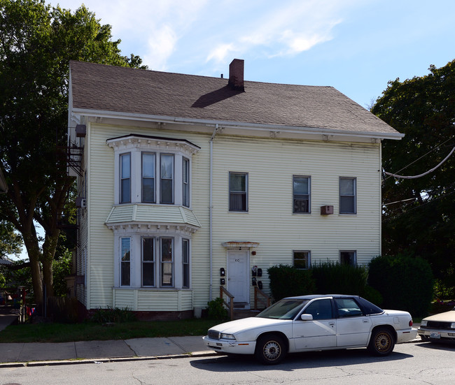 450 East Ave in Pawtucket, RI - Foto de edificio - Building Photo