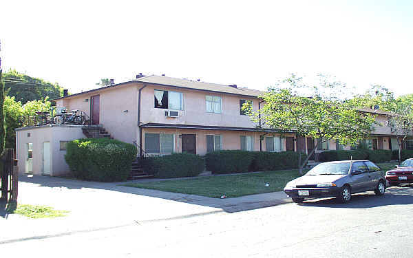 Fairview Court in Sacramento, CA - Building Photo