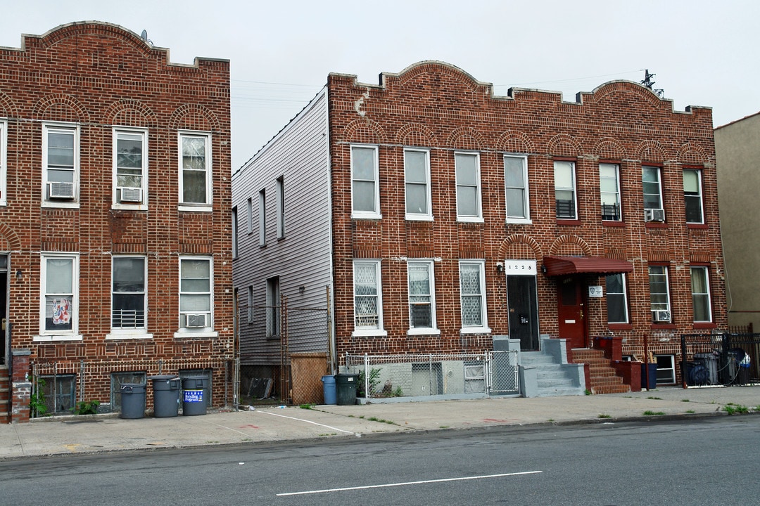 1225 Bronx River Ave in Bronx, NY - Foto de edificio