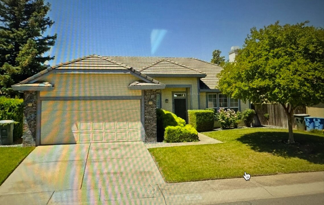 1811 Dhillon Dr in Yuba City, CA - Building Photo