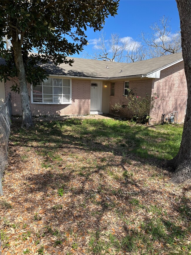 property at 2815 Pearl St